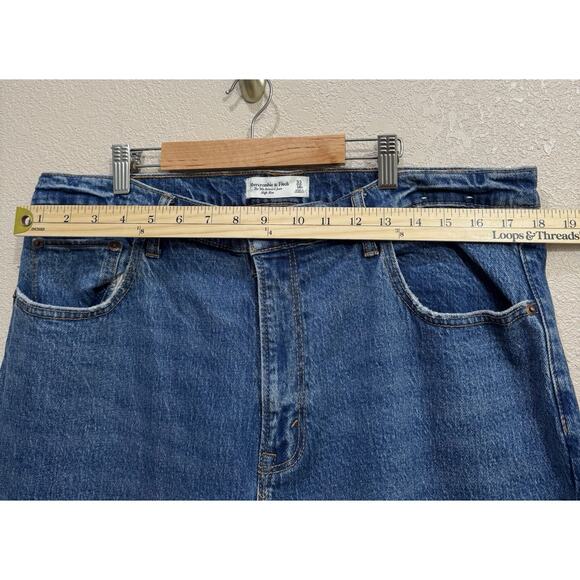 Abercrombie & Fitch The 90s Relaxed Jean High Rise Size 33 - Picture 4 of 7